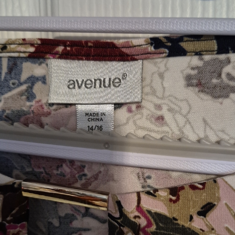 Avenue Floral Dress in Pink, Black & Cream - Picture 4 of 6